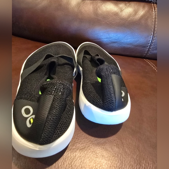 Oofos shoes - Picture 2 of 4